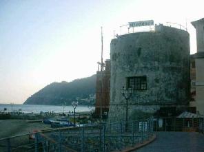 Xtrallusion photo gallery of Italy. Photos, pictures, images and photographs of the Italian Rivieras, the Italian Lakes, the Italian Alps, the Cinque Terre, the Amalfi coast and some of the most beautiful corners of Italy. Plus photos of Italian cities such as Pisa, Milan, Genoa and Rome.